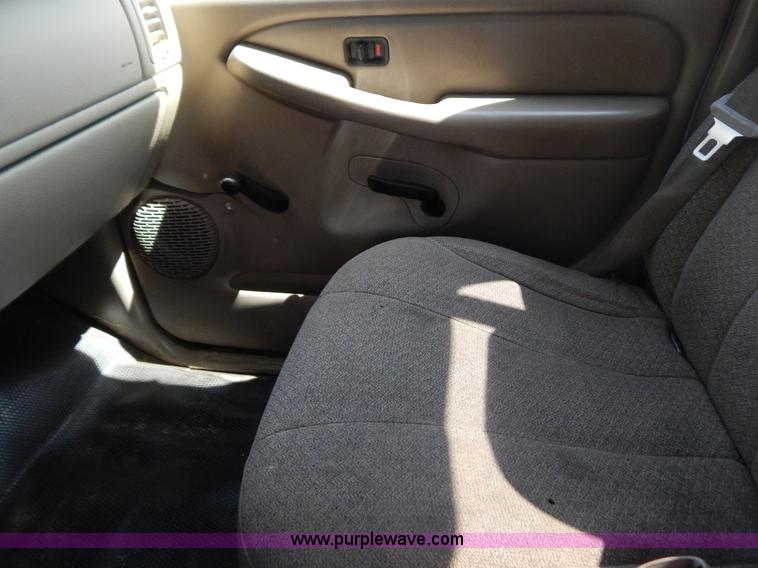 image for item G3499 2001 Chevrolet Silverado 3500 LS utility truck