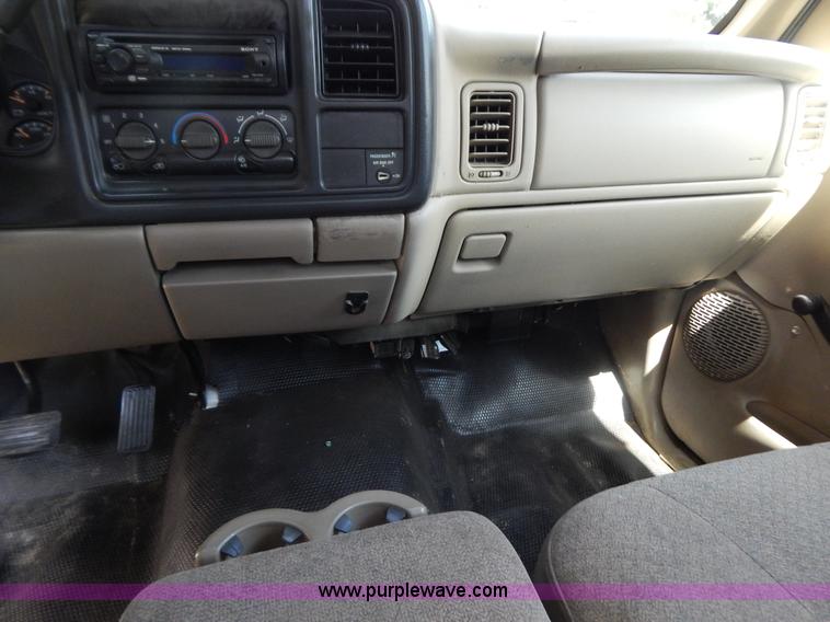 image for item G3499 2001 Chevrolet Silverado 3500 LS utility truck