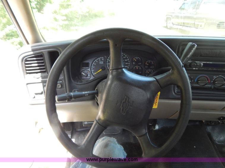 image for item G3499 2001 Chevrolet Silverado 3500 LS utility truck