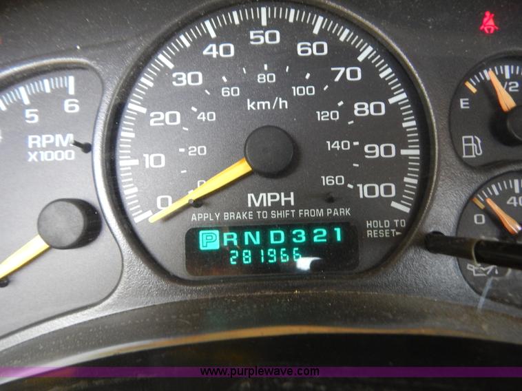 image for item G3499 2001 Chevrolet Silverado 3500 LS utility truck