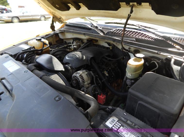 image for item G3499 2001 Chevrolet Silverado 3500 LS utility truck