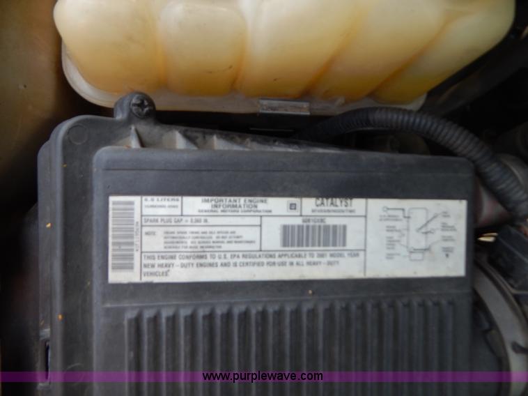 image for item G3499 2001 Chevrolet Silverado 3500 LS utility truck