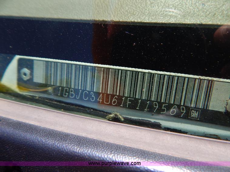 image for item G3499 2001 Chevrolet Silverado 3500 LS utility truck