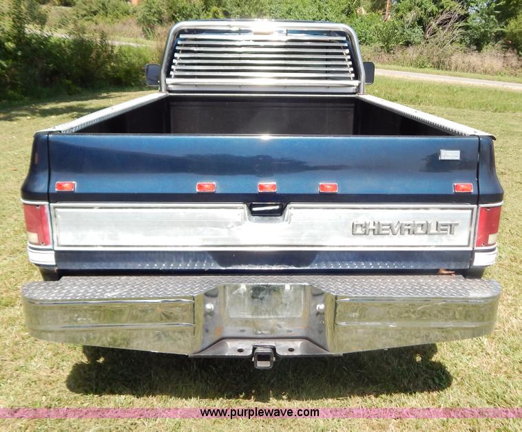 image for item G3500 1986 Chevrolet C30 pickup truck