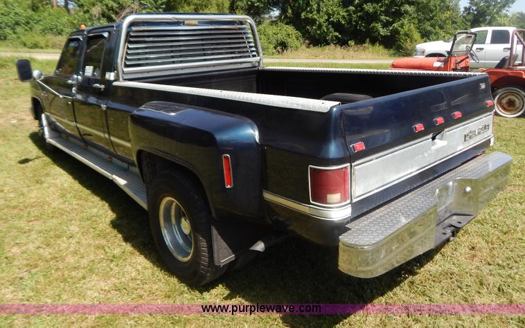 image for item G3500 1986 Chevrolet C30 pickup truck