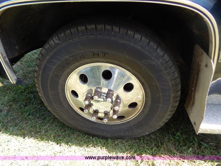 image for item G3500 1986 Chevrolet C30 pickup truck