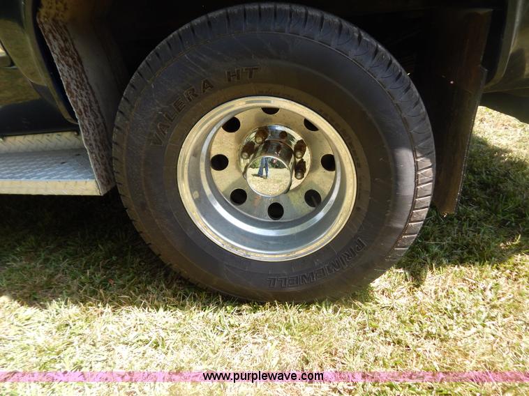 image for item G3500 1986 Chevrolet C30 pickup truck