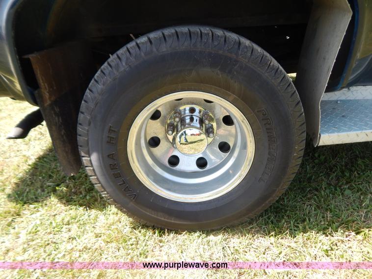 image for item G3500 1986 Chevrolet C30 pickup truck