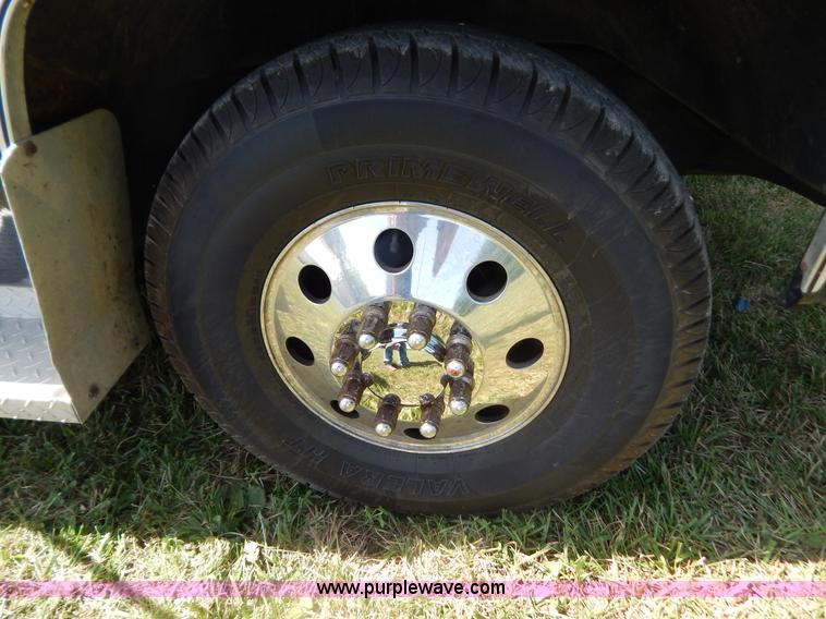 image for item G3500 1986 Chevrolet C30 pickup truck