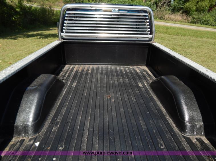 image for item G3500 1986 Chevrolet C30 pickup truck