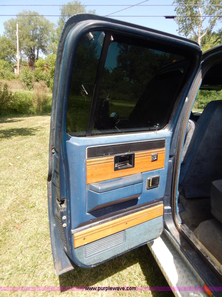 image for item G3500 1986 Chevrolet C30 pickup truck