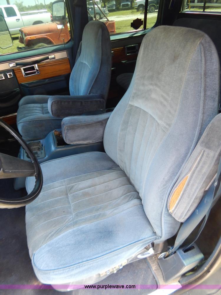 image for item G3500 1986 Chevrolet C30 pickup truck