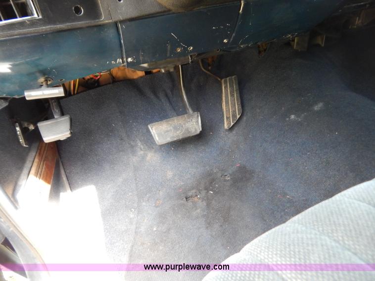 image for item G3500 1986 Chevrolet C30 pickup truck