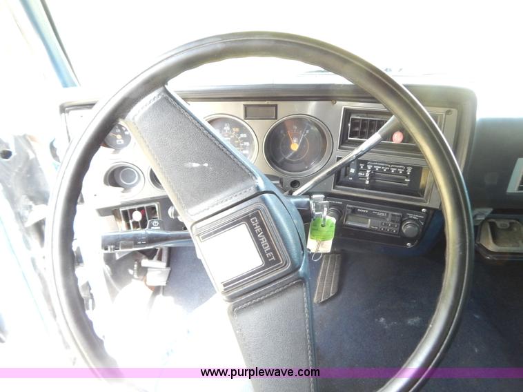 image for item G3500 1986 Chevrolet C30 pickup truck