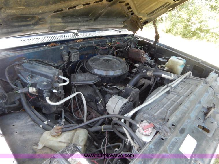 image for item G3500 1986 Chevrolet C30 pickup truck