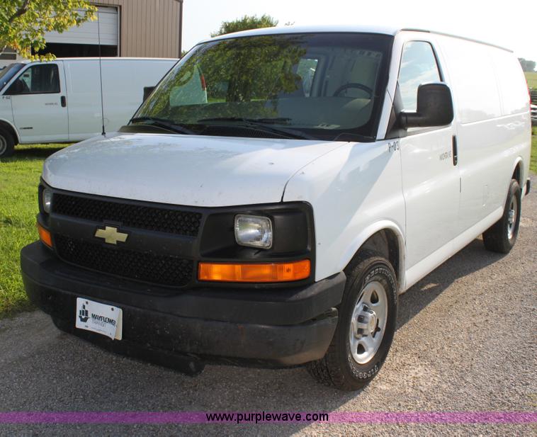 image for item G4050 2004 Chevrolet Express 1500 van