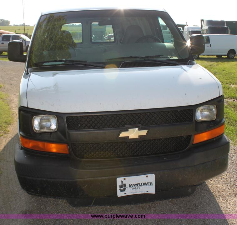 image for item G4050 2004 Chevrolet Express 1500 van