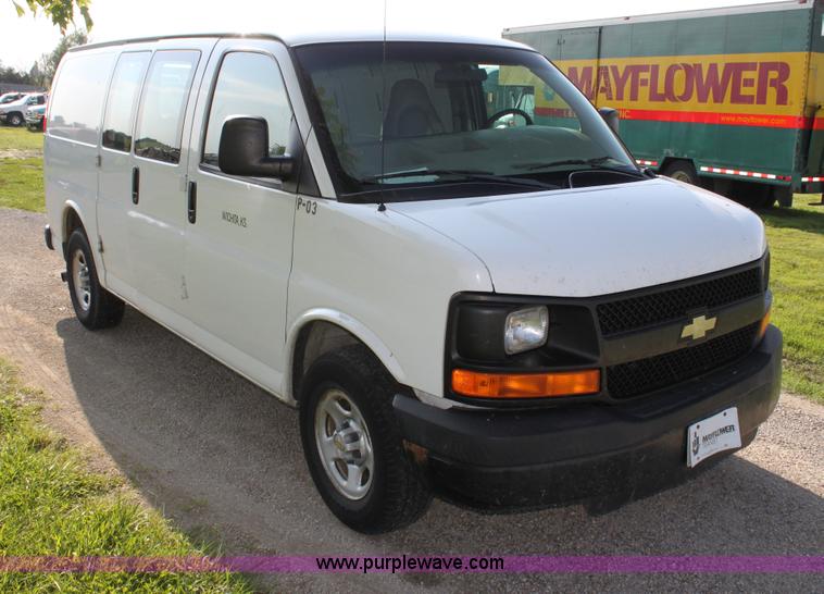 image for item G4050 2004 Chevrolet Express 1500 van