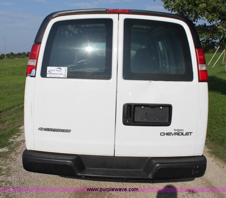 image for item G4050 2004 Chevrolet Express 1500 van