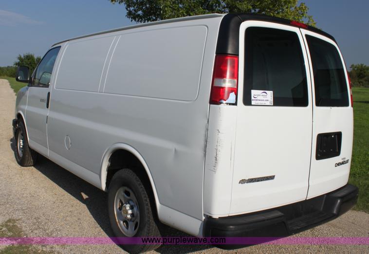 image for item G4050 2004 Chevrolet Express 1500 van