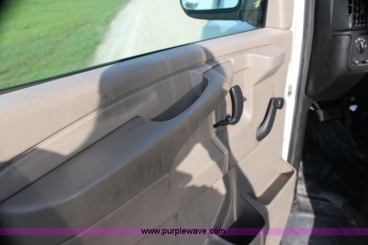 image for item G4050 2004 Chevrolet Express 1500 van