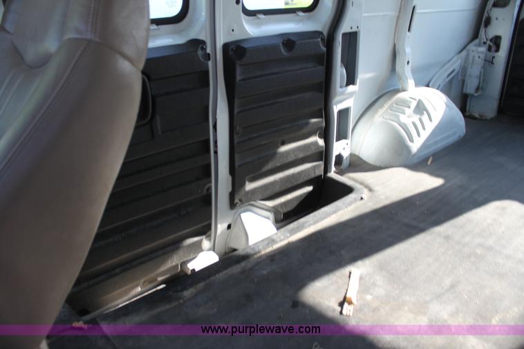 image for item G4050 2004 Chevrolet Express 1500 van