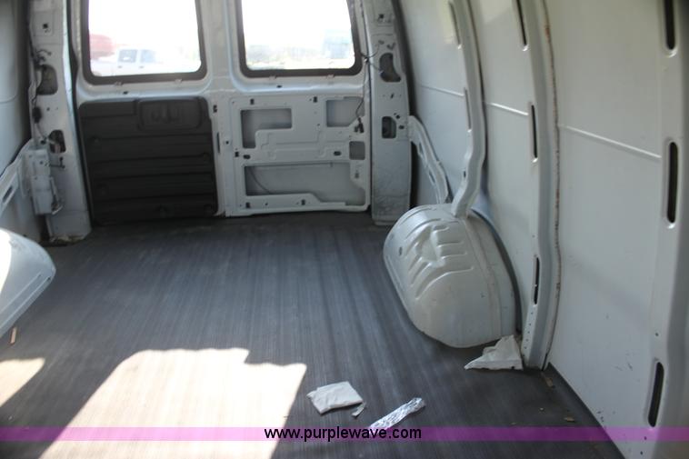 image for item G4050 2004 Chevrolet Express 1500 van