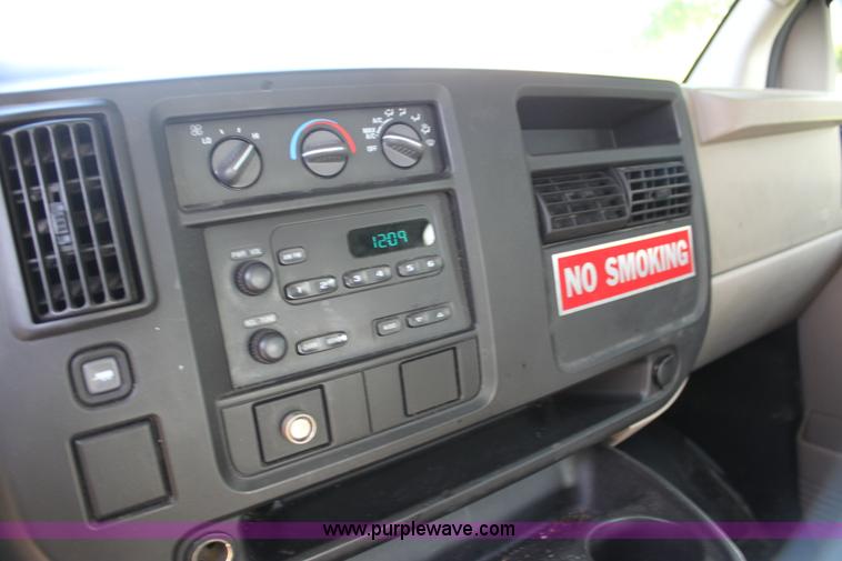 image for item G4050 2004 Chevrolet Express 1500 van