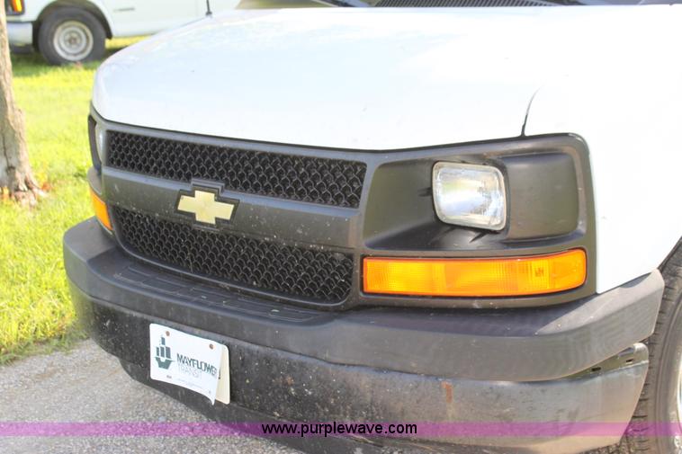 image for item G4050 2004 Chevrolet Express 1500 van