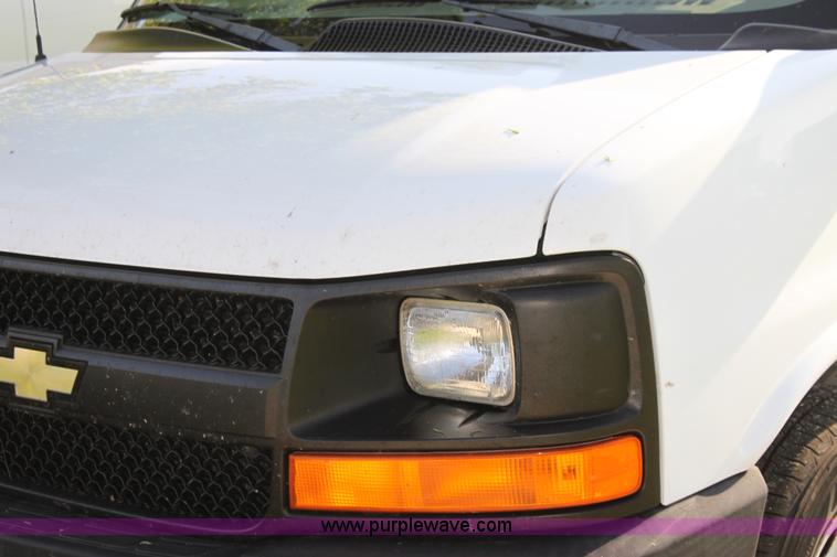 image for item G4050 2004 Chevrolet Express 1500 van