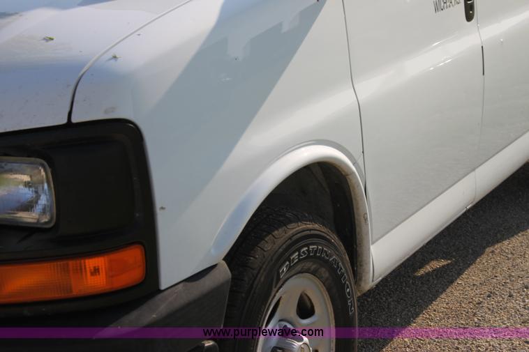 image for item G4050 2004 Chevrolet Express 1500 van