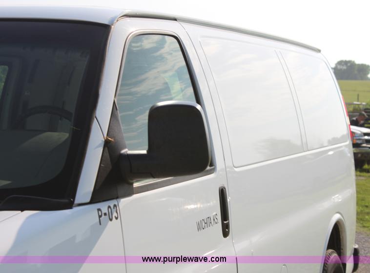 image for item G4050 2004 Chevrolet Express 1500 van