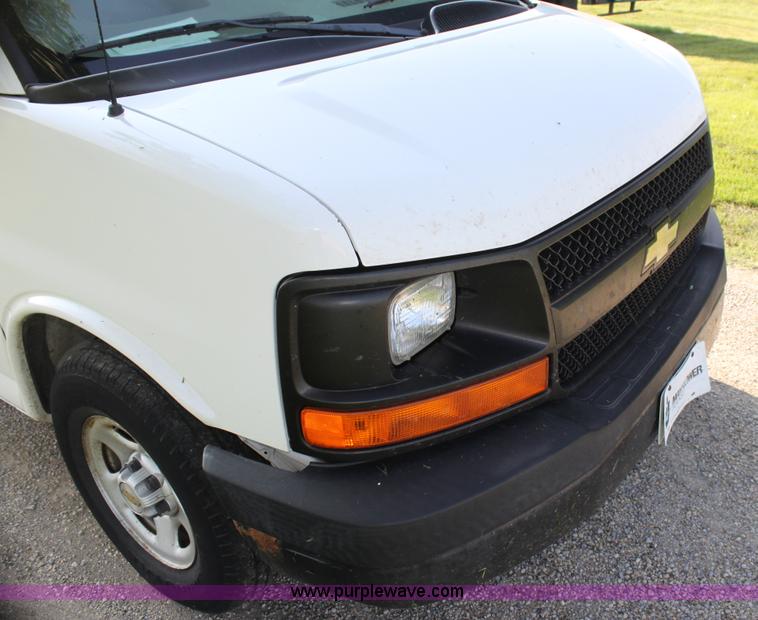 image for item G4050 2004 Chevrolet Express 1500 van