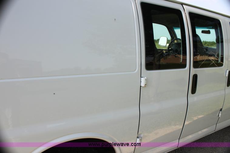 image for item G4050 2004 Chevrolet Express 1500 van