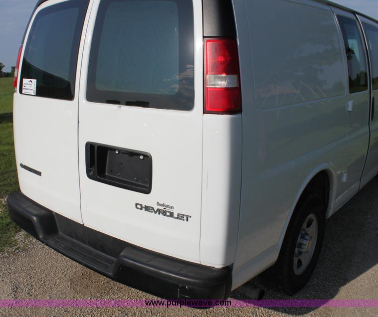 image for item G4050 2004 Chevrolet Express 1500 van