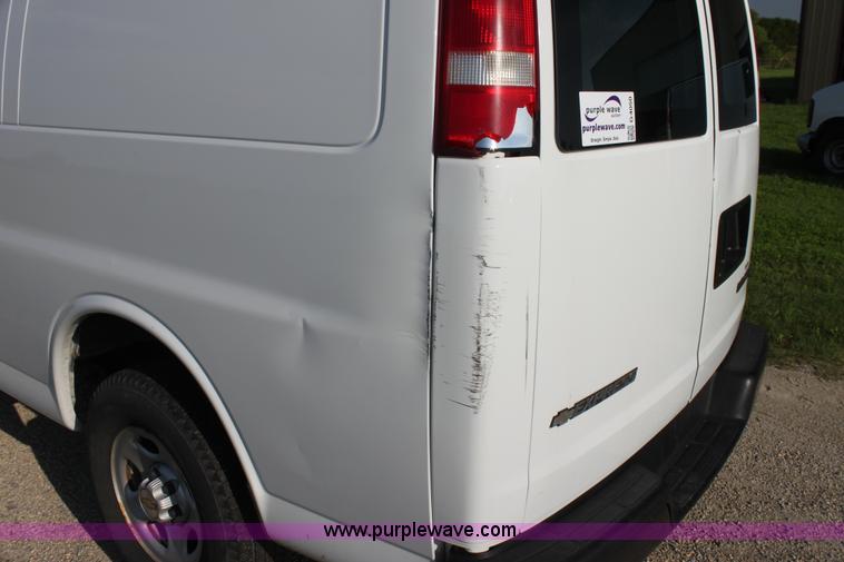image for item G4050 2004 Chevrolet Express 1500 van