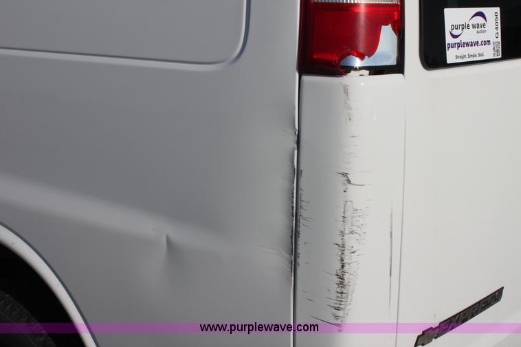 image for item G4050 2004 Chevrolet Express 1500 van