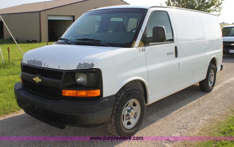image for item G4051 2004 Chevrolet Express 1500 van