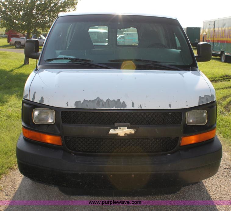 image for item G4051 2004 Chevrolet Express 1500 van