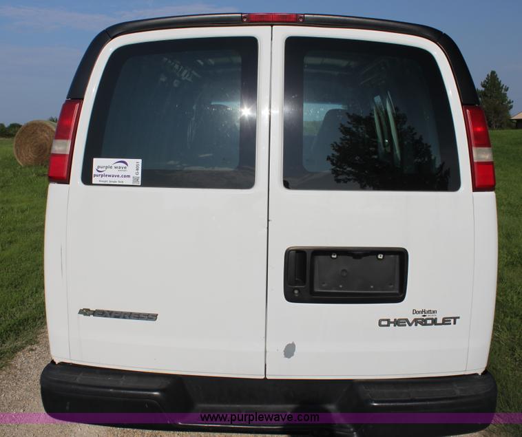 image for item G4051 2004 Chevrolet Express 1500 van