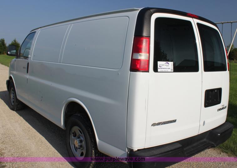 image for item G4051 2004 Chevrolet Express 1500 van