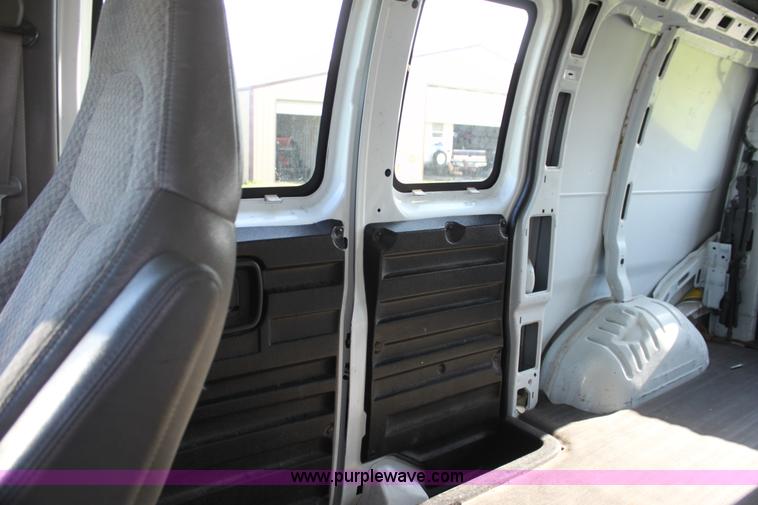 image for item G4051 2004 Chevrolet Express 1500 van
