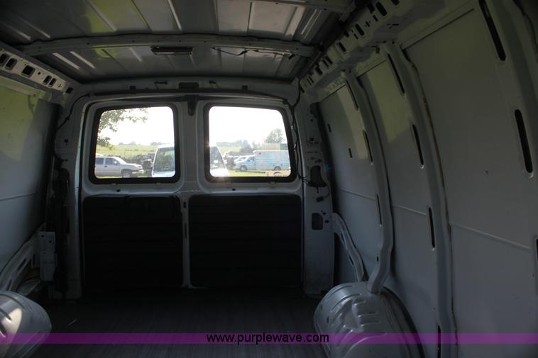 image for item G4051 2004 Chevrolet Express 1500 van