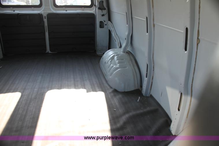 image for item G4051 2004 Chevrolet Express 1500 van