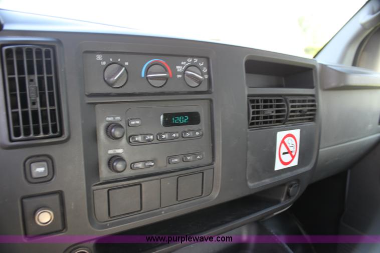 image for item G4051 2004 Chevrolet Express 1500 van