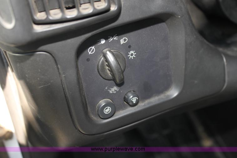 image for item G4051 2004 Chevrolet Express 1500 van