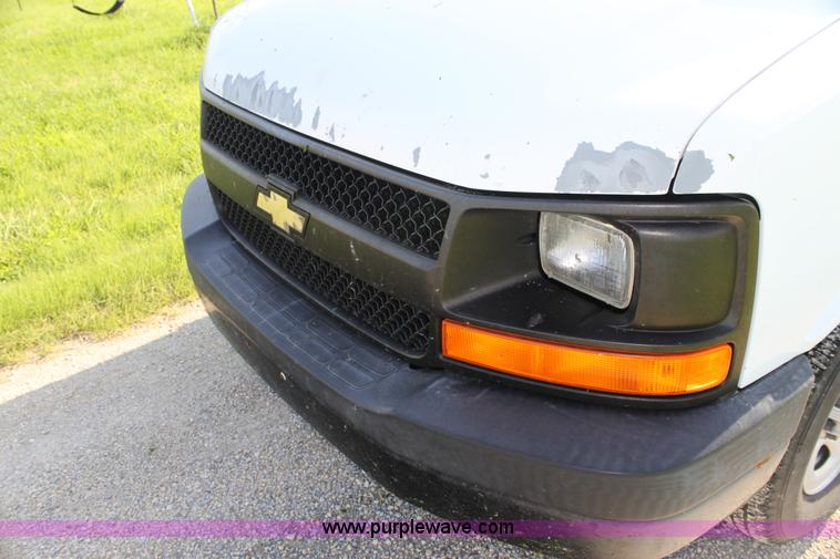 image for item G4051 2004 Chevrolet Express 1500 van