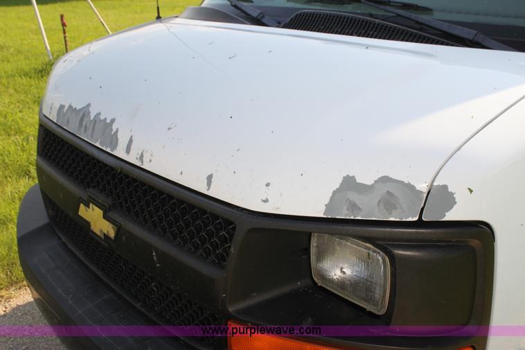 image for item G4051 2004 Chevrolet Express 1500 van