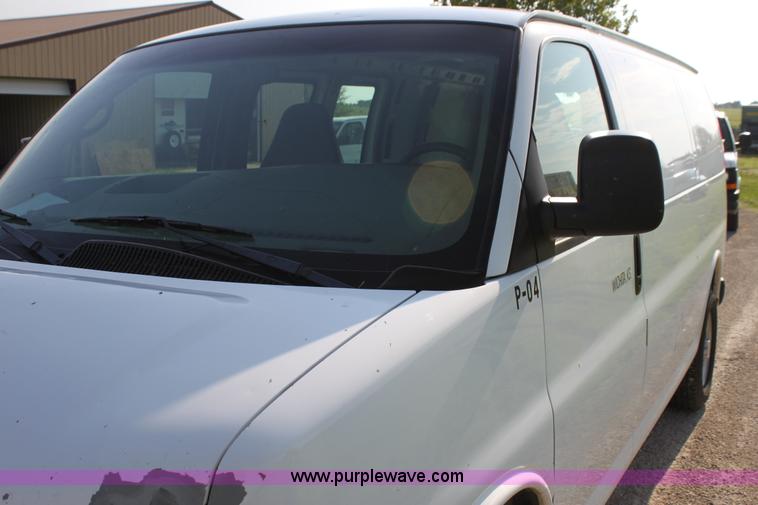 image for item G4051 2004 Chevrolet Express 1500 van