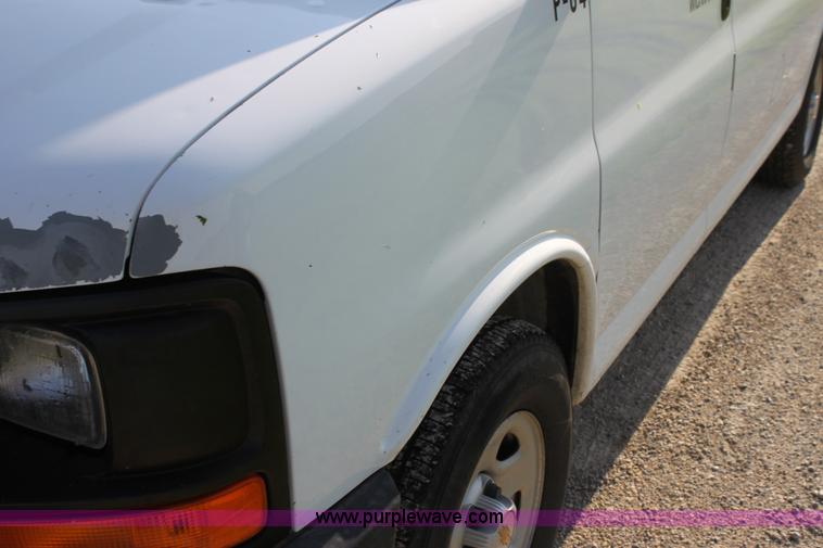 image for item G4051 2004 Chevrolet Express 1500 van